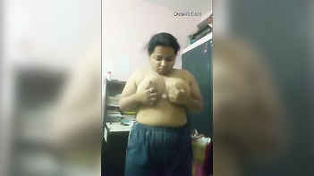 Desi Babe Squeezes Her Juicy Natural Tits In Front Of The Damn Mirror