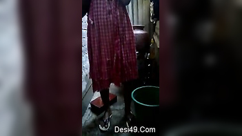 Desi Chick Braves The Cam To Flash Her Juicy, Round Xxx Tits To Her BF