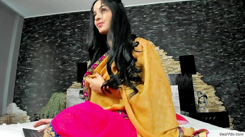 Saree Babe Flashing Her Juicy Tits and Pussy Tease