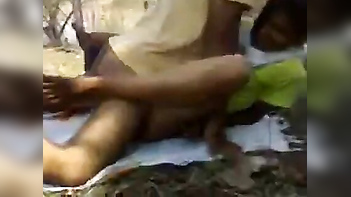 Bhopal Prostitute Catches Outdoor Dick Action on Camera With Juicy Hindi Audio