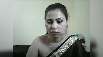 Indian Babe With Fucking Sexy Red Lips Nails It In This Damn Desi XXX Show