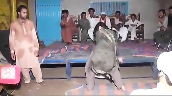 Tamil Girl Nails Mind-Blowing Mujra Dance, Sexy As Hell