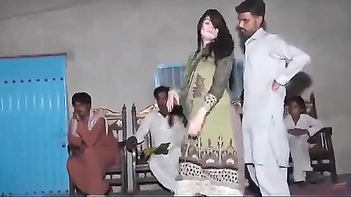 Tamil Girl Nails Mind-Blowing Mujra Dance, Sexy As Hell