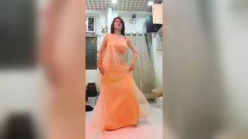 Desi Chick Dances Like a Damn Goddess, Sexy As Hell, Watch Her Freaky Moves!