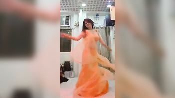 Desi Chick Dances Like a Damn Goddess, Sexy As Hell, Watch Her Freaky Moves!