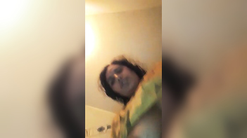 Desi Bhabi Flashing Her Huge Tits in Selfie Cam Video