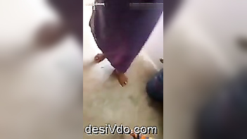 Suganya Aunty Naked Bath Boobs Squeezed by BF in Leaked MMS Video