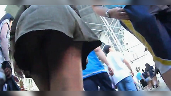 Petite Indian Babe Shows Off Her Juicy Ass and Gets Fucked Hard