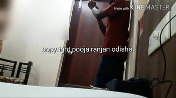 Desi Chick Dares Delivery Dude to Snap XXX Pics, Wild Slutty Adventure Unfolds