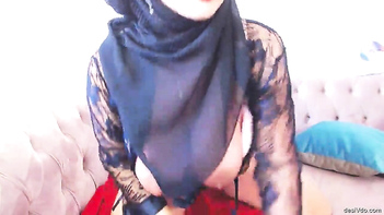 Muslim Chick Flashing Her Juicy, Milky White Tits in HD