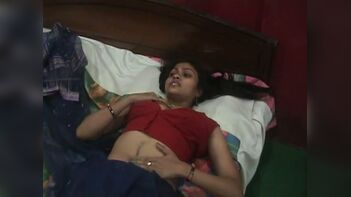 Amateur Desi Bhabhi Shows Off Her Sexy Slim Body in Sensual Video