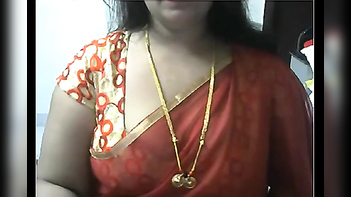 Desi Bhabhi Anamika's Big Boobs Wow Fans in Blouse Pop Out Moment!