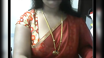 Desi Bhabhi Anamika's Big Boobs Wow Fans in Blouse Pop Out Moment!