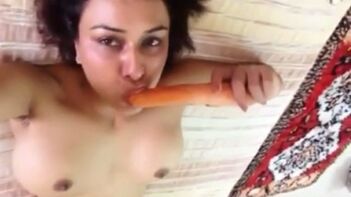 Delhi Bhabhi's Sensual Masturbation Session with Carrot!