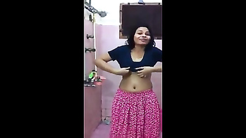 Dubai Desi Hot Young Bhabhi Doing Shower Cam Show - A Unique Desi Sex Experience!