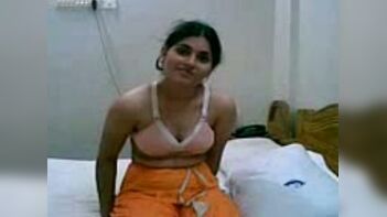 Desi Bhabhi from Indore Flaunts Nudity to Her Lover in Steamy Sex Scene