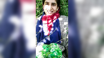 Kashmiri Chick Gets Pounded Hard in Outdoor MMS Video