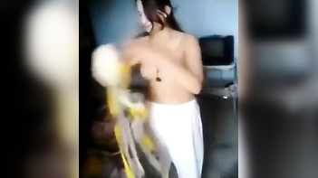 Desi Bitch Does Mind-Blowing Chudai Sex, Sucking XXX Instrument Like A Pro