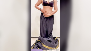 Desi Babe Strips Tease, Sexy Indian Chick Shows Off Her Curves