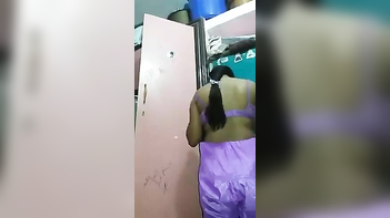 Desi Babe Shows Off Her Juicy Tits in Amateur XXX Solo Action