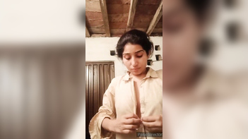 Paki Bhabhi Flashing Her Massive Titties in This New Raw Clip