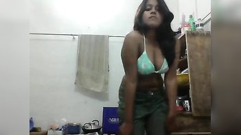 Desi Chick Grinding XXX Style in That Green Bra, Body Moves Like Damn