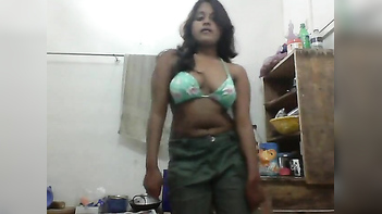 Desi Chick Grinding XXX Style in That Green Bra, Body Moves Like Damn