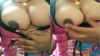 Desi Milf Bares Her Juicy Xxx Boobies and Dark Nipples to Help Men Fucking Relax