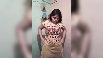 Desi Bhabi Masturbates Wildly in the Bathroom, Soaking Wet and Filthy