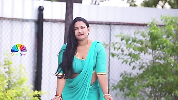 Desi Chick Shows Off Her Ass and Masturbates With a Vibrator in Public