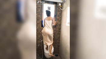 Desi Chick TikTok Video - Watch Her Seductive Moves and Get Wild