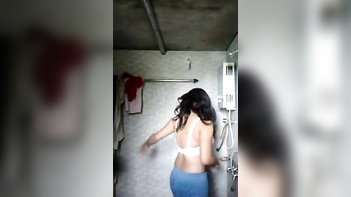 Desi Chick Shows Off Her Curvy Body While Washing Up