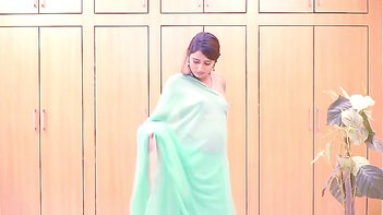 Indian Actress Swathi Naidu Struts Her Sexy Curves in a Turquoise Dress