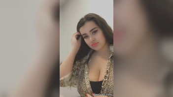 Indian Chick Shows Off Her Pink Pussy On Selfie Cam For Her Damn Boyfriend