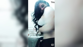 Pakistani Babe Masturbates Like a Pro, Sexy As Hell