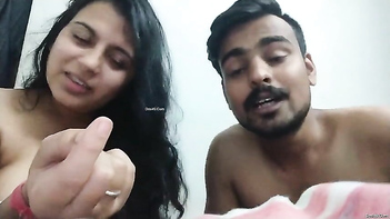 Indian Chick With Wavy Hair Gets Naked And Talks Dirty On Cam