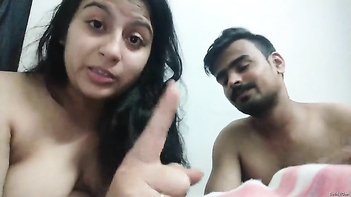 Indian Chick With Wavy Hair Gets Naked And Talks Dirty On Cam