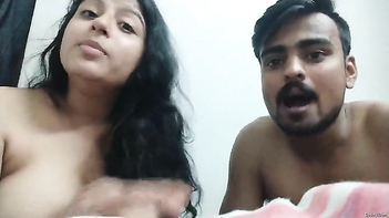 Indian Chick With Wavy Hair Gets Naked And Talks Dirty On Cam