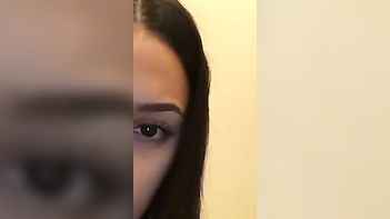 Egypt Muslim Chick in Hijab Shows Off Her Curves in Leaked Clip