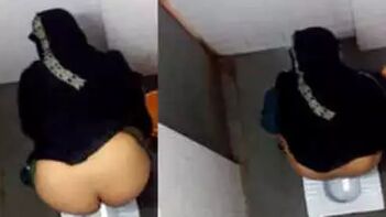 Desi Chick in Hood Gets Filmed by Perverted Xxx Fetishist