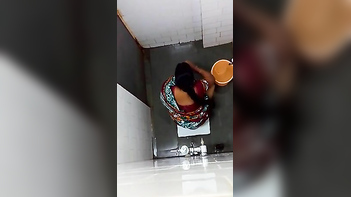 Girl Rips Her Sari to Pee and Clean Her Dripping Pussy in the Bathroom