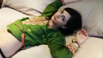 Young Man Begs Indian Babe to Flash Her Juicy Ass for a Damn Minute