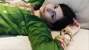 Young Man Begs Indian Babe to Flash Her Juicy Ass for a Damn Minute