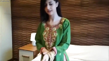 Young Man Begs Indian Babe to Flash Her Juicy Ass for a Damn Minute