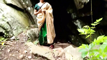 Mature Mallu Wife Gets Fucked Hard in Risky Outdoor Sex With Random Stranger