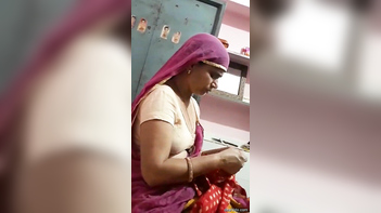 Desi Bhabhi Gets Handjob, Then Rides Her Lover’s Dick Hardcore