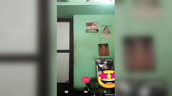 Desi Slut Shows Off Her Juicy Curves and Mind-Blowing Xxx Fingering Skills