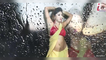 Indian Babe Strips Down, Flaunts Massive Tits in Yellow Sari