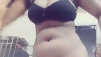 Indian Diva Strips Sari, Flashing Massive Titties And Trimmed Pussy