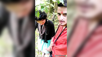 Babe Shows Off Her Skill with a Mind-Blowing Outdoor Handjob